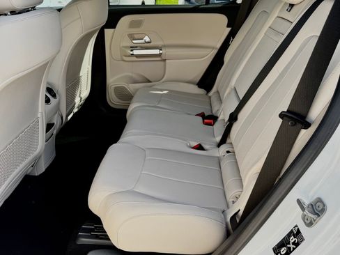 Used 2025 Mercedes-Benz GLB 250 image 42