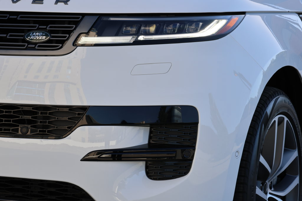 New 2027 Land Rover Range Rover Sport SE AWD/4WD image 6