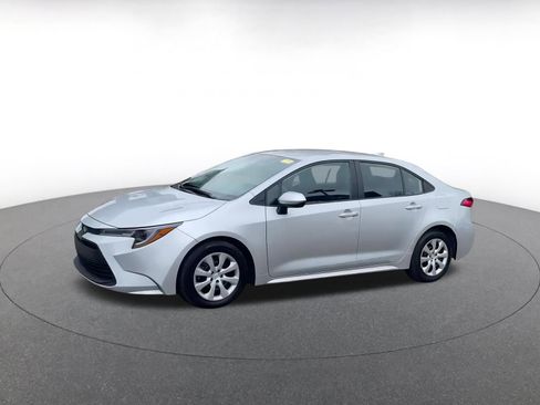 Used 2025 Toyota Corolla LE image 4