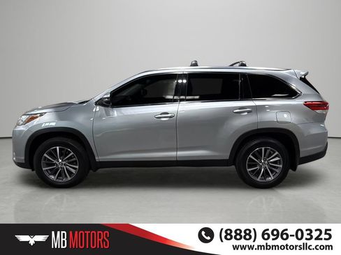 Used 2019 Toyota Highlander XLE AWD/4WD image 2