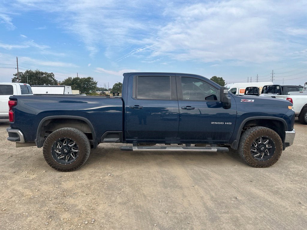 Used 2023 Chevrolet Silverado 2500 LT w/ Gooseneck/5TH Wheel Package AWD/4WD image 7