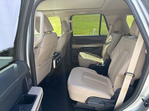 Used 2024 Ford Expedition Limited AWD/4WD image 10