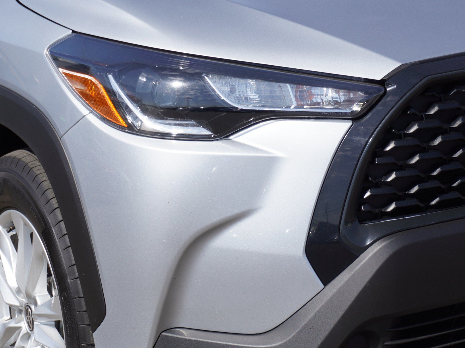 Used 2025 Toyota Corolla Cross LE FWD image 3