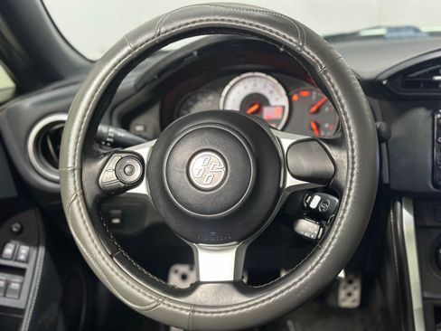 Used 2017 Toyota 86 image 14