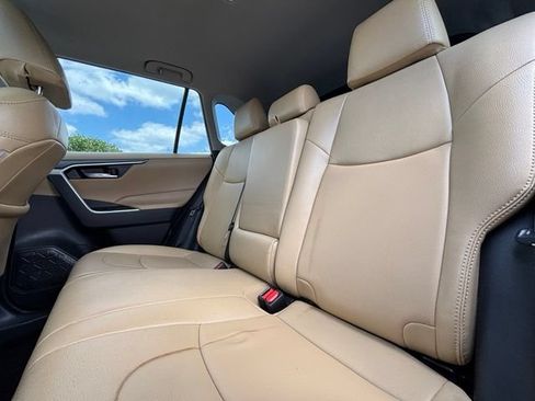 Used 2022 Toyota RAV4 XLE w/ Convenience Package FWD image 27