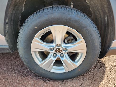 Used 2021 Toyota RAV4 LE image 7