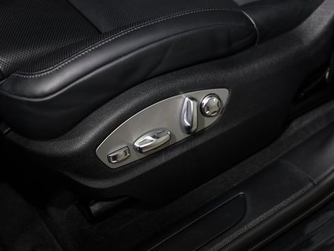 Used 2023 Porsche Macan image 41