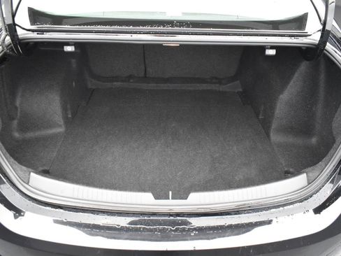 Used 2017 Chevrolet Malibu LT image 10