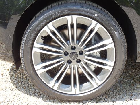 New 2026 Land Rover Range Rover Long Wheelbase SE AWD/4WD image 29