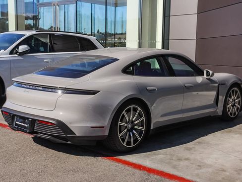 Used 2025 Porsche Taycan image 10