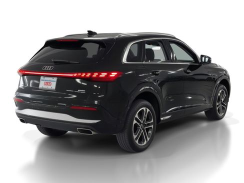 Used 2025 Audi Q5 Premium w/ Convenience Package image 9