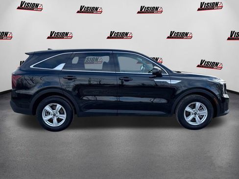 Used 2025 Kia Sorento LX image 4