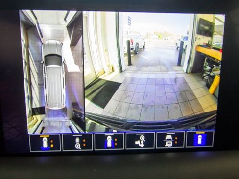 Used 2024 GMC Yukon AT4 w/ AT4 Premium Package image 14