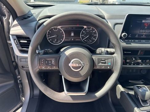 Used 2024 Nissan Rogue SV AWD/4WD image 14