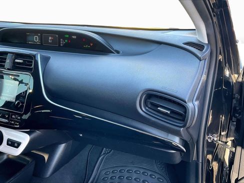 Used 2017 Toyota Prius Two image 18