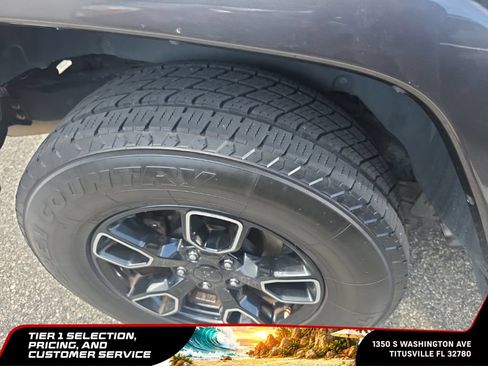 Used 2018 Jeep Wrangler Unlimited Sahara AWD/4WD image 5