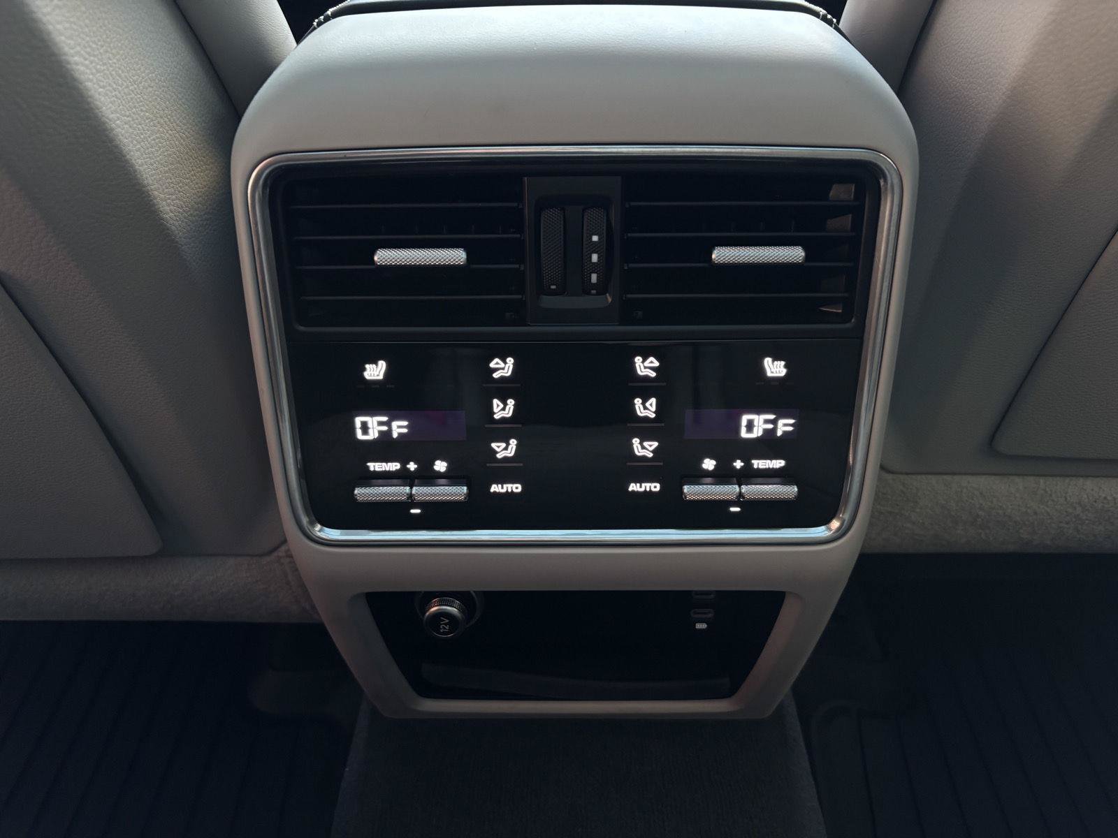 Used 2022 Porsche Cayenne Platinum Edition AWD/4WD image 25