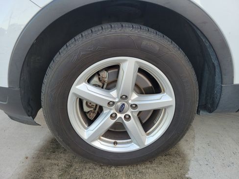 Used 2018 Ford Explorer XLT image 5