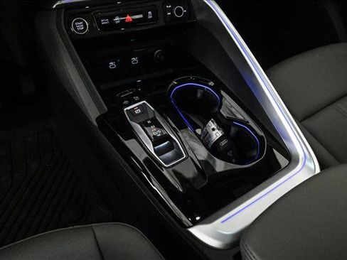 Used 2025 Audi Q5 Premium w/ Convenience Package image 12