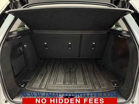 Used 2018 Land Rover Range Rover Evoque SE Premium image 16