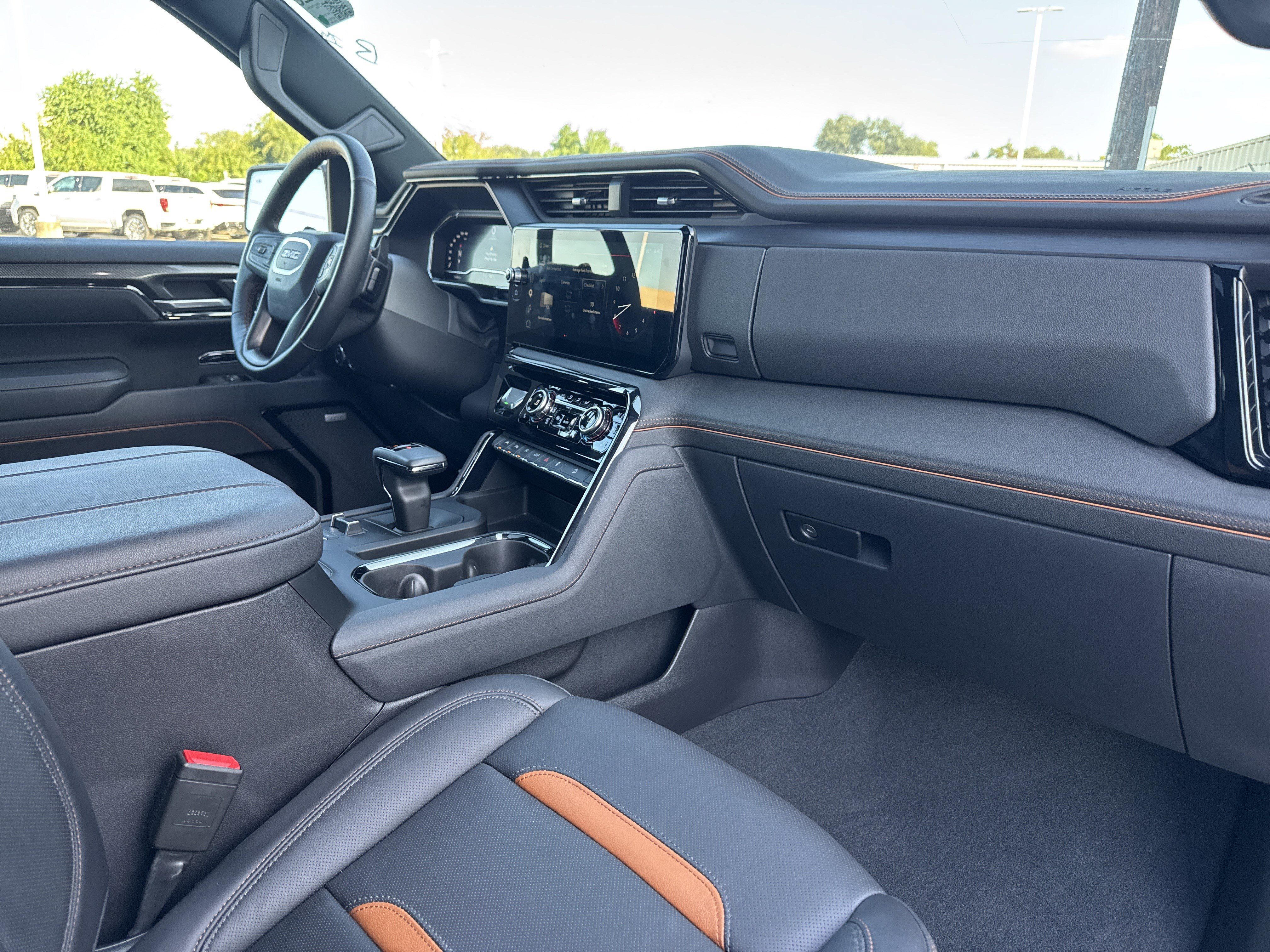 Used 2025 GMC Sierra 1500 AT4 w/ AT4 Premium Package AWD/4WD image 17