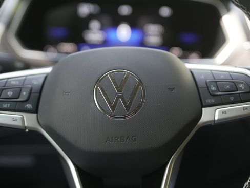 Used 2024 Volkswagen Tiguan S image 20