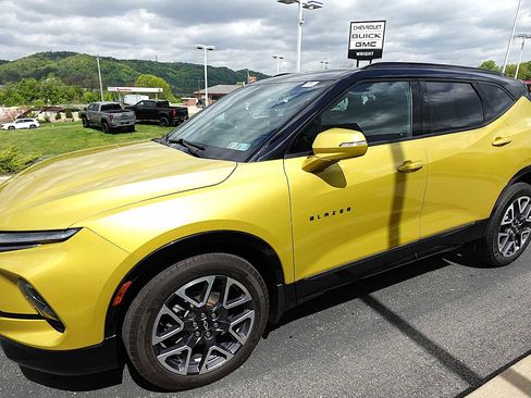 Used 2023 Chevrolet Blazer RS w/ Enhanced Convenience Package AWD/4WD image 6