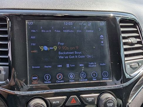 Used 2019 Jeep Grand Cherokee Limited w/ Luxury Group II image 19