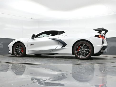 Used 2023 Chevrolet Corvette Stingray Premium Cpe w/ Z51 Performance Package RWD image 38