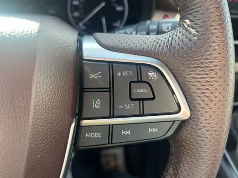 Used 2023 Toyota Sienna Platinum image 20