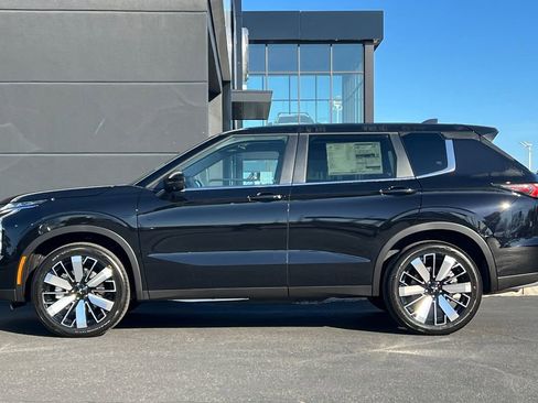 New 2026 Mitsubishi Outlander SE image 8