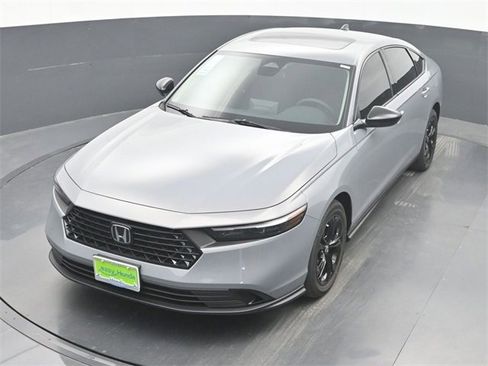 Certified 2025 Honda Accord SE image 19