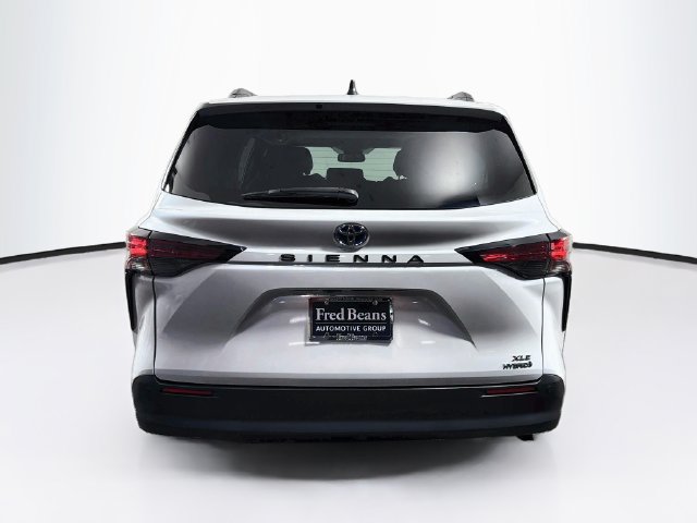 Used 2022 Toyota Sienna XLE w/ XLE Plus Package FWD image 8