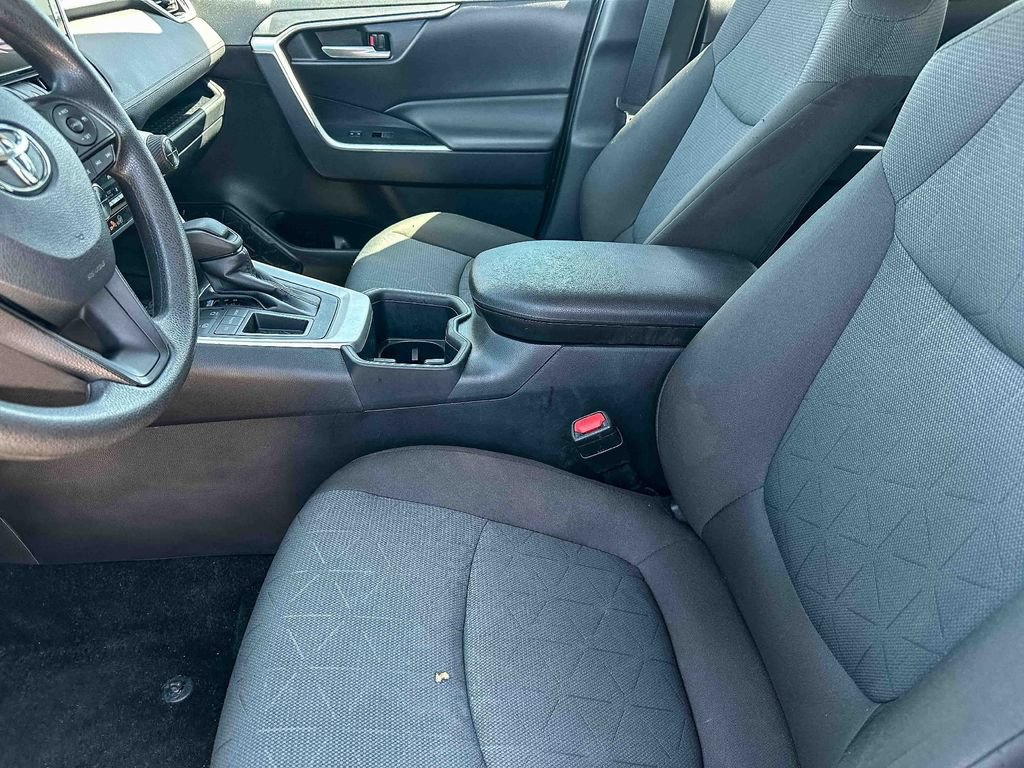 Used 2025 Toyota RAV4 XLE FWD image 13