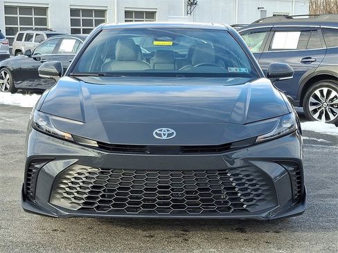 Used 2025 Toyota Camry SE image 2