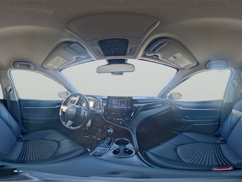 Used 2023 Toyota Camry SE FWD image 9