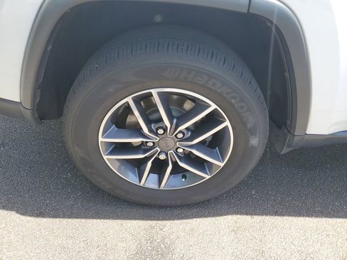 Used 2019 Jeep Grand Cherokee Limited image 7