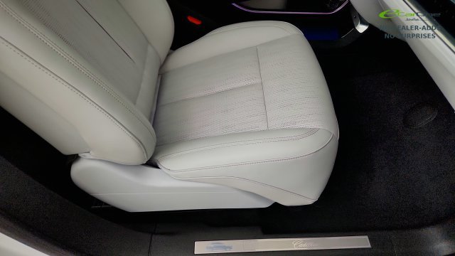 Used 2025 Cadillac Lyriq Luxury w/ LPO, Floor Liner Package RWD image 38