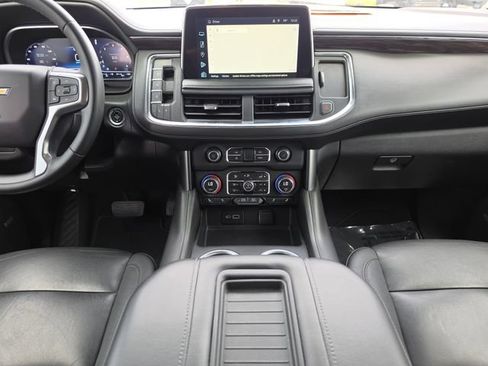 Used 2023 Chevrolet Suburban LT RWD image 17