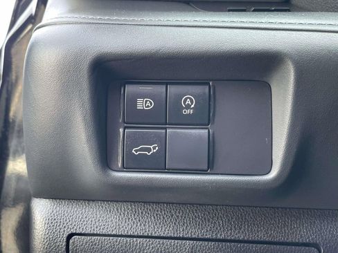 Used 2023 Toyota Highlander XLE image 30