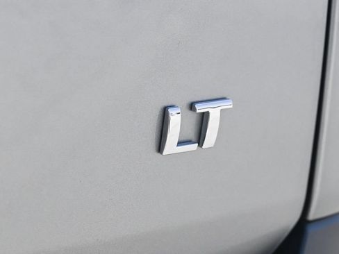 Used 2023 Chevrolet Traverse LT FWD image 14