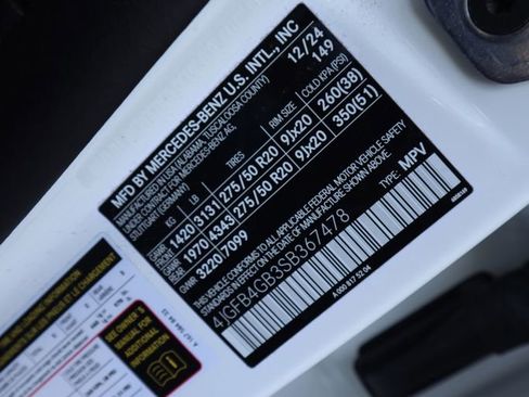 Used 2025 Mercedes-Benz GLE 450e 4MATIC w/ AMG Line Exterior image 40