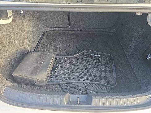 Used 2023 Volkswagen Jetta SE w/ Panoramic Sunroof Package FWD image 30
