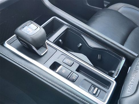 Used 2022 Nissan Pathfinder SL image 15