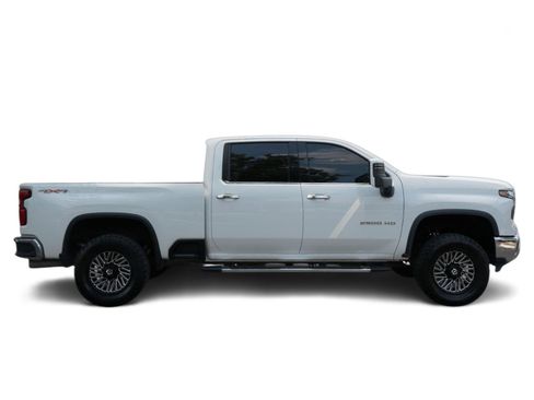 Used 2024 Chevrolet Silverado 2500 LTZ AWD/4WD image 2