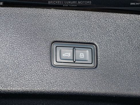 Used 2025 Audi Q8 Prestige image 14