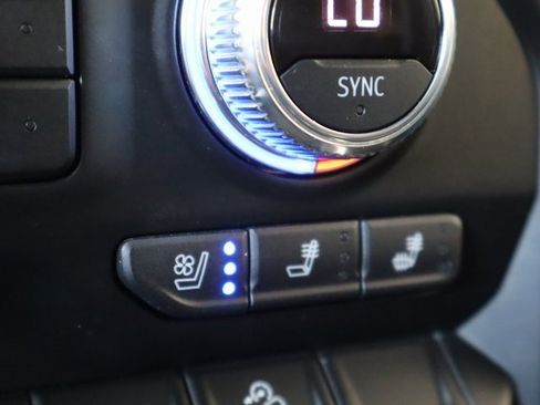 Used 2021 GMC Sierra 2500 AT4 image 36