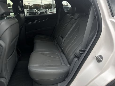 Used 2019 Lincoln Nautilus Reserve image 26