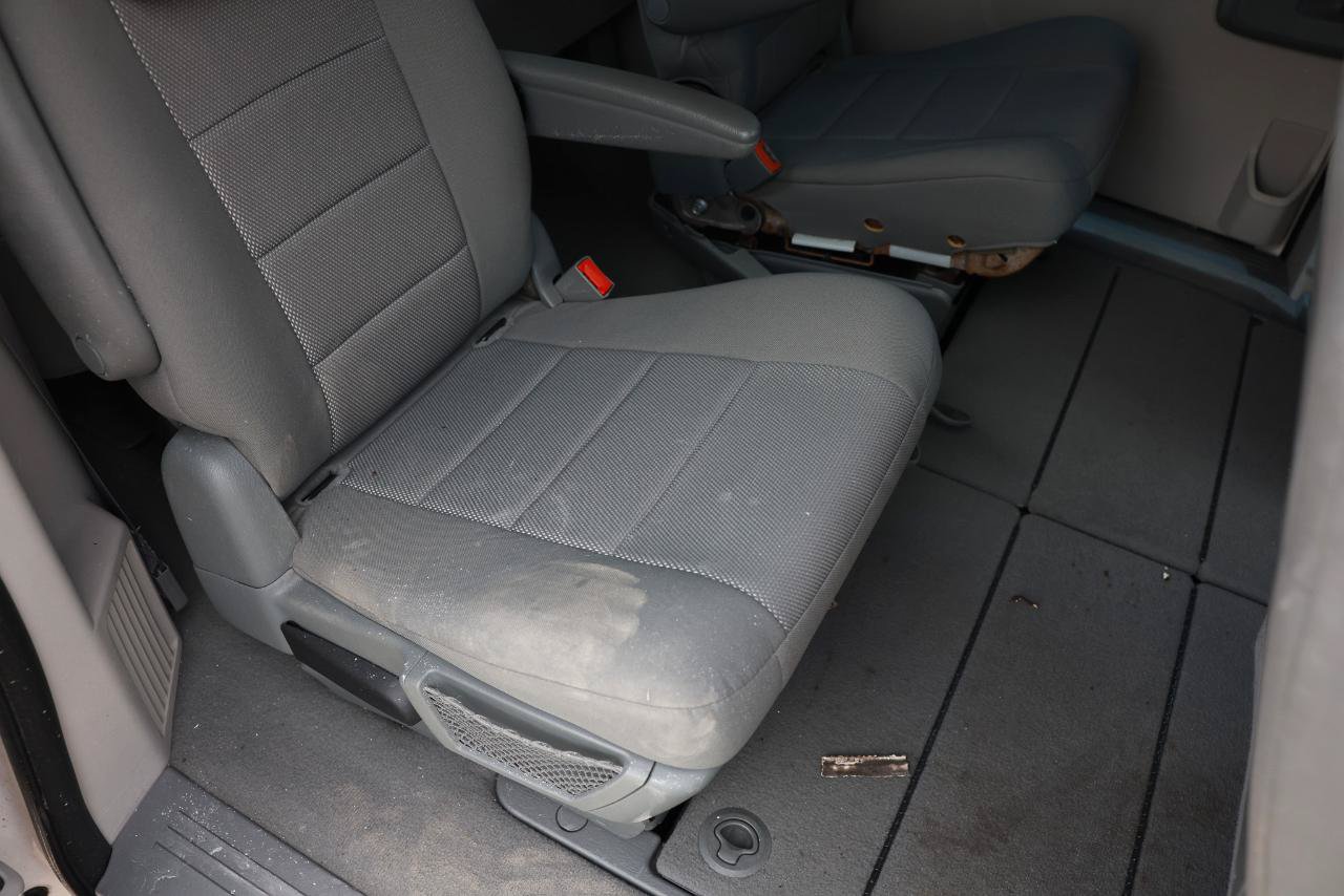 Used 2008 Dodge Grand Caravan SE FWD image 12