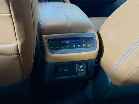 Used 2024 Nissan Pathfinder Platinum image 30